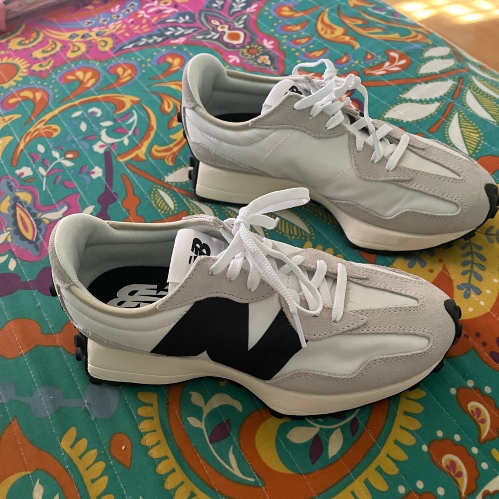 New Balance 327 Sneakers